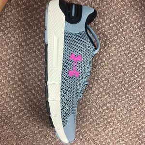 Under Armour  women’s size 8.5 charged Rogue sneakers New